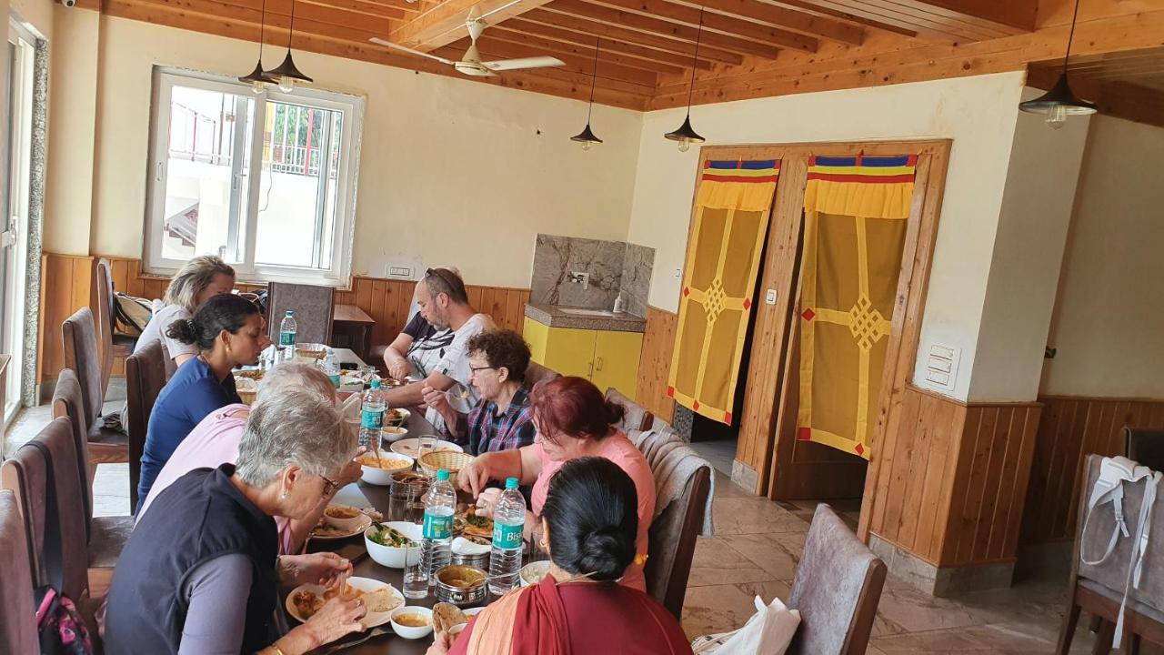 Nomadic Inn Дармсала Экстерьер фото